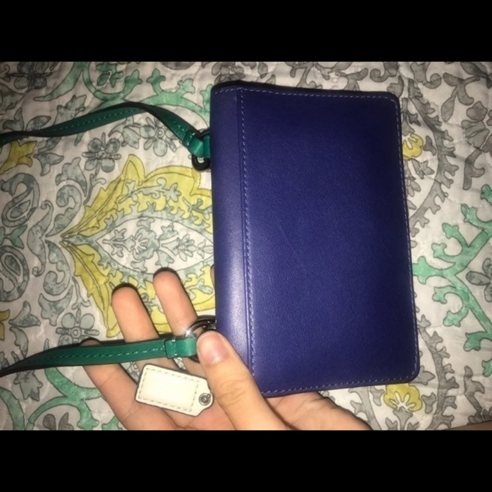 Small Tri-Color Coach Crossbody - Picture 8 of 10